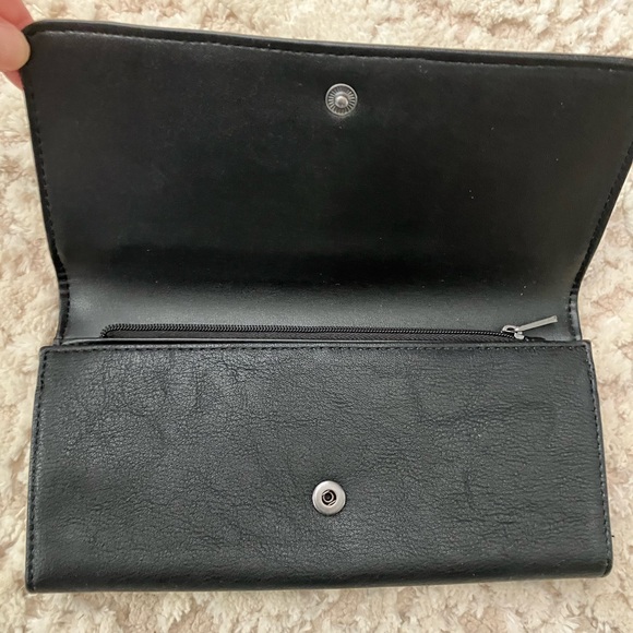 NEW without tags Universal Thread Black faux leather wallet - Picture 3 of 10